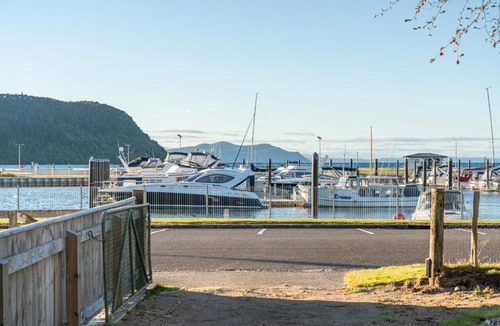 Motuoapa House | The Little Jetty - Motuoapa Holiday Home