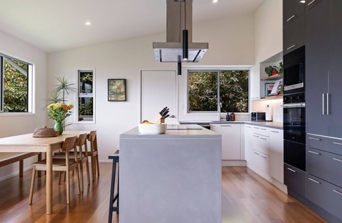 Fernhill House | The Lochy Lookout is a stunning Queenstown retreat, with sweeping views over Lake Wakatipu & Remarks