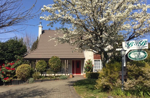 Acacia Bay Bed & Breakfast | The Loft