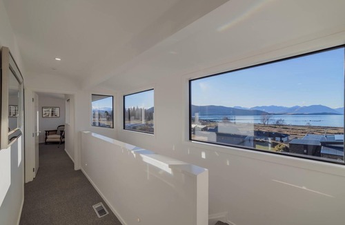 Lake Tekapo House | The Lookout Pollock House