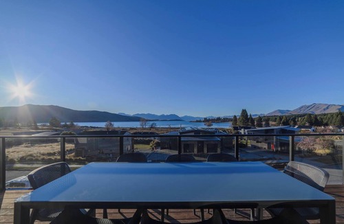 Lake Tekapo House | The Lookout Pollock House