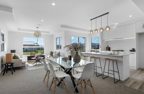 Hoon Hay House | The Meadow - 5 Bedroom HOME - Relax and Enjoy
