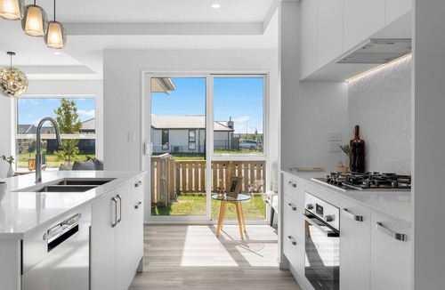 Hoon Hay House | The Meadow - 5 Bedroom HOME - Relax and Enjoy