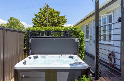 Mangakino House | The Miro Haus with hot tub