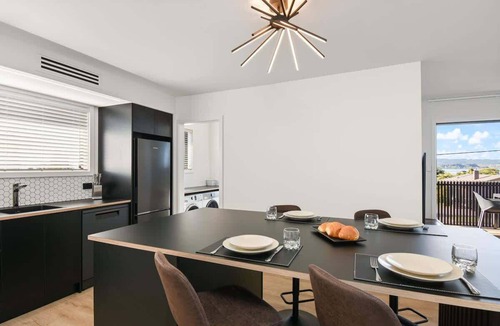 Kawaha Point House | The Old Datsun - Lake Views, 4 Kings, Sleeps 8