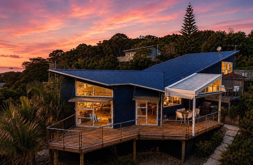 Waiheke Island House | The Palms - Sea Views near Sandy Bay