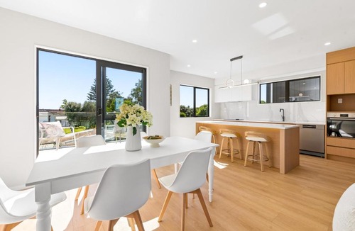 Otahuhu Villa | The Peninsula Holiday House