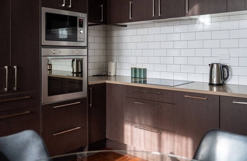 Dunedin City Centre Apartment | The Peninsula House - Luxury Townhouse