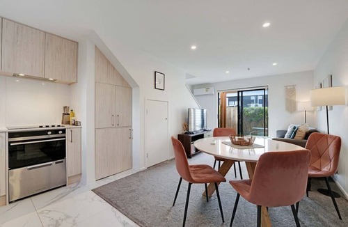 Te Atatu Peninsula Villa | The Peninsula Retreat with Air-Con and Patio