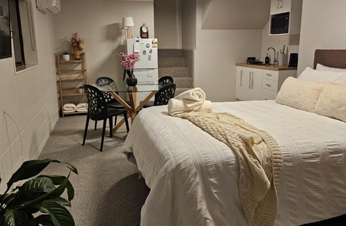 Bell Block Apartment | The Private Guest suite Sleeps 4