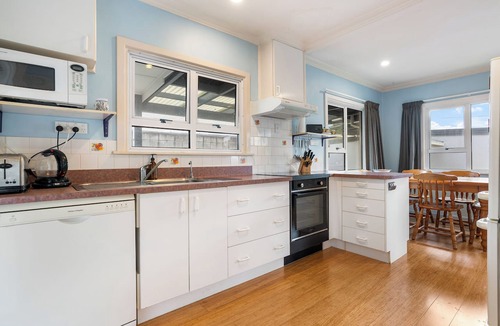 Tauranga House | The Quiet Nook - Tauranga Holiday Home