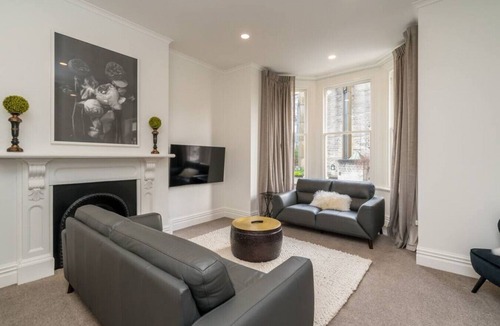 Dunedin City Centre Apartment | The Regent House - Luxury townhouse