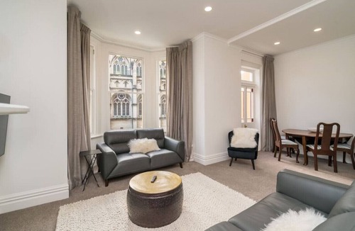 Dunedin City Centre Apartment | The Regent House - Luxury townhouse