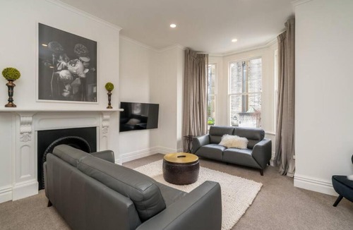 Dunedin City Centre House | The Regent House