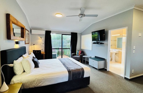 Westshore Hotel | The Rocks Motel