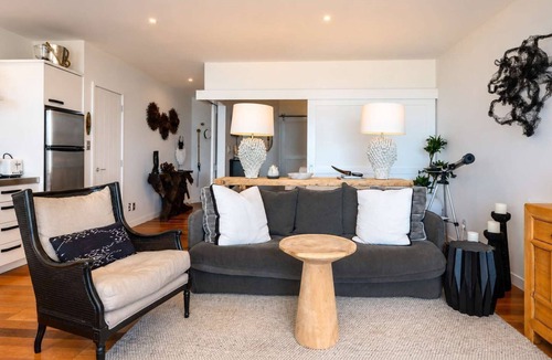 Onetangi Apartment | The Sands Apt 9 - Sea views Onetangi Beach