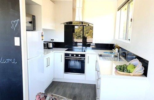 Tauranga House | The Sheriff’s Cabin - Spa & Views in Otumoetai, Tauranga