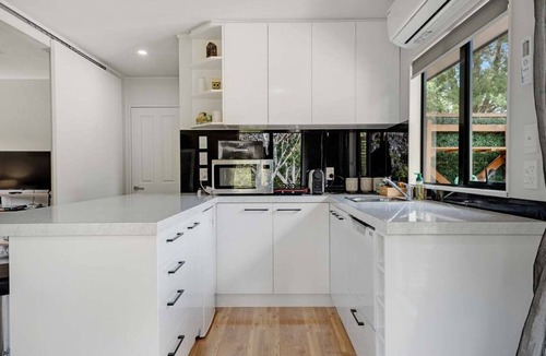 Greenhithe Apartment | The Studio Modern Charm Peaceful Garden Surrounds