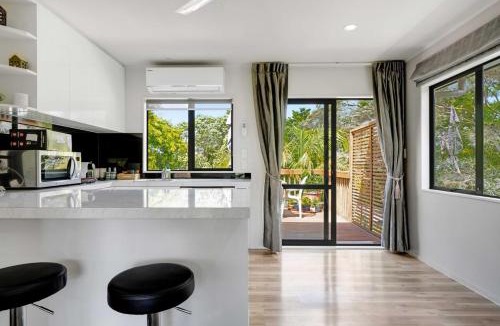 Greenhithe Apartment | The Studio Modern Charm Peaceful Garden Surrounds