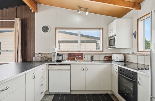 Cooks Beach House | The Summer Bach at Cooks Beach