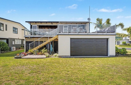 Cooks Beach House | The Summer Bach at Cooks Beach