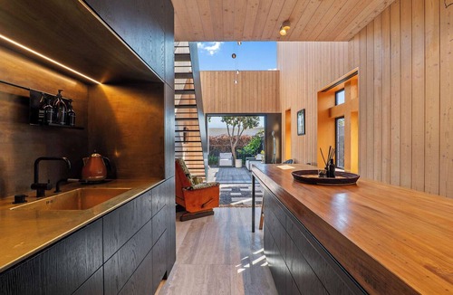 Sumner House | The Sumner Escape - Sleeps 5, Walk to Beach