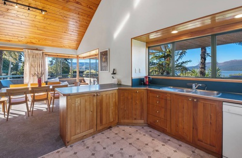 Lake Tarawera House | THE SWEET SPOT