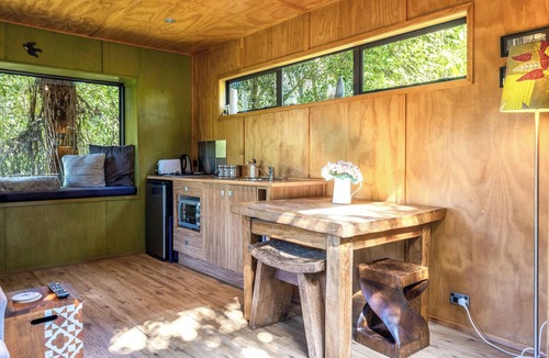 Oneroa Cabin | The Treehouse Waiheke Island