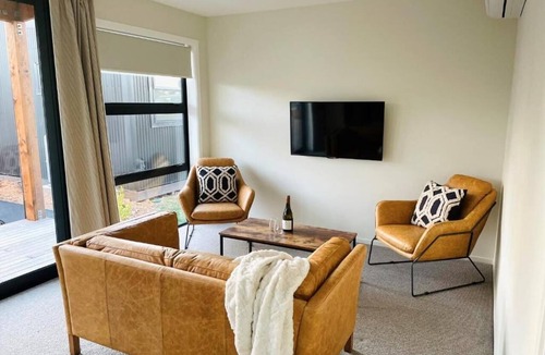 Waimate Hotel | The Waimate Lodges