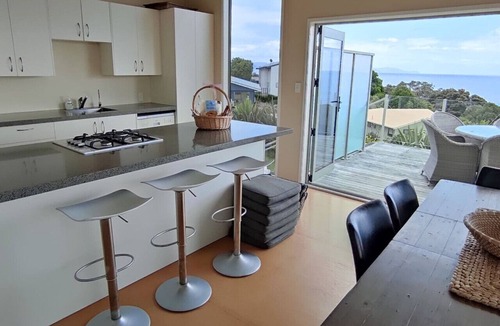 Rings Beach House | The Wow House - Modern, Stunning Beach & Ocean Views