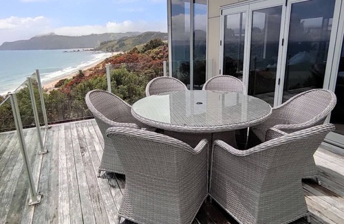 Rings Beach House | The Wow House - Modern, Stunning Beach & Ocean Views
