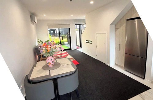 Christchurch City Centre Apartment | This charming townhouse, located in the heart of Christchurch Central