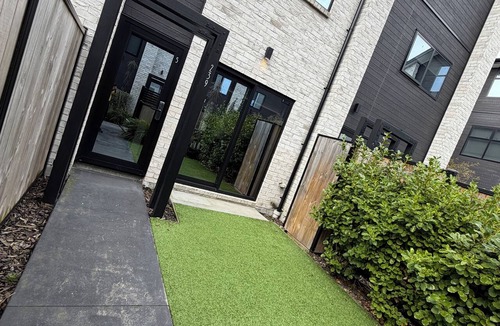 Christchurch City Centre Apartment | This charming townhouse, located in the heart of Christchurch Central
