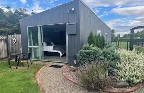 Cambridge Bed & Breakfast | Thornton Hideaway Private Standalone Retreat, Walk to Cambridge Town Centre