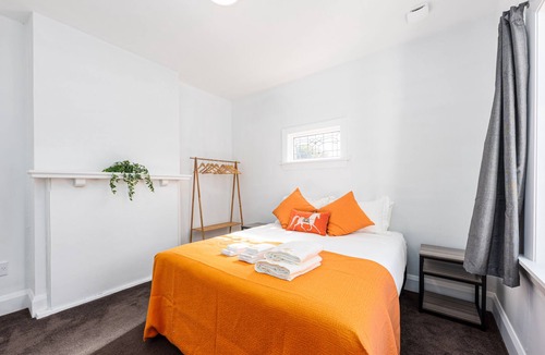 Upper Riccarton House | Three Bedroom in Riccarton with cafe across the road