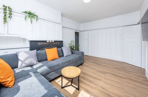 Upper Riccarton House | Three Bedroom in Riccarton with cafe across the road