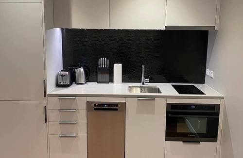 Thorndon Apartment | Tinakori Village Oasis - Renovated apartment in a charming heritage building