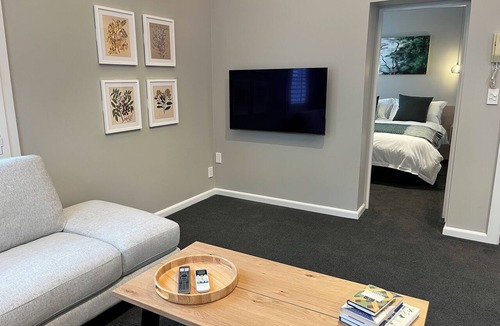 Thorndon Apartment | Tinakori Village Retreat - Renovated apartment in a charming heritage building