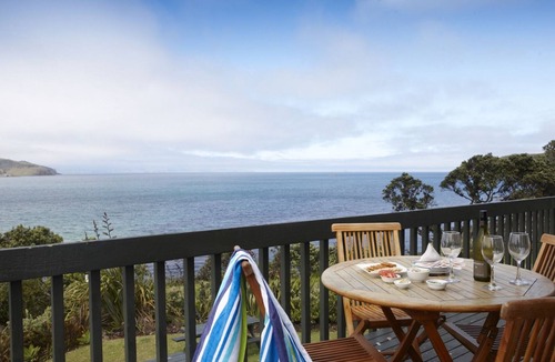 Tryphena Hotel | Tipi and Bob's Waterfront Lodge