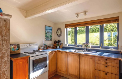 Oneroa House | Tiri Heights - Elegant Coastal Retreat
