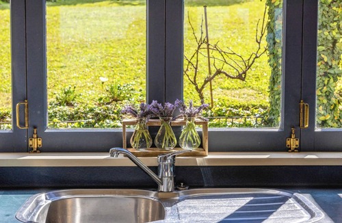 Oneroa House | Tiri Heights - Elegant Coastal Retreat