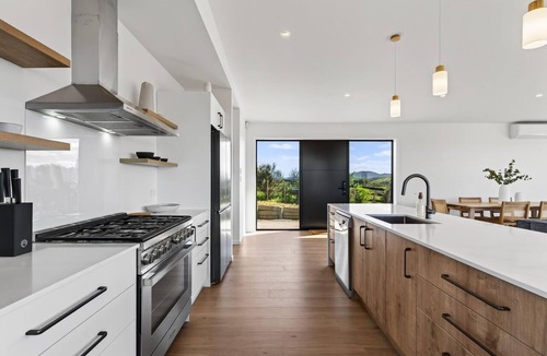 Mangawhai House | Top of the Hill - Stylish hilltop escape with sweeping coastal views