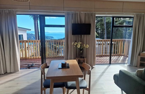 Tata Beach Ski Chalet | Totaranui Accommodation Chalet One 7km from beach. Abel Tasman National Park