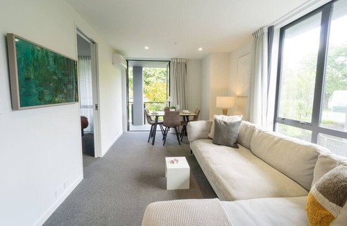 Christchurch City Centre Apartment | Touch of Class CBD, free park