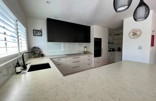 Takapuna House | Townhouse by the Sea by Bespoke Stays
