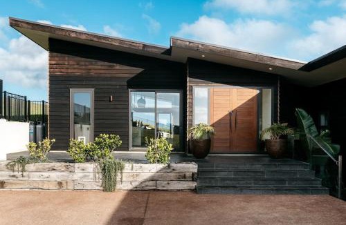 Oneroa House | Tradewinds Waiheke by Waiheke Pure