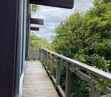 Lower Hutt Apartment | tranquil 3brms bush cabin