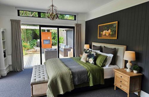 Collingwood Apartment | Tranquil Seaside Retreat for Two - Ever-Changing Estuary Views - Stone Bath & Starry Nights