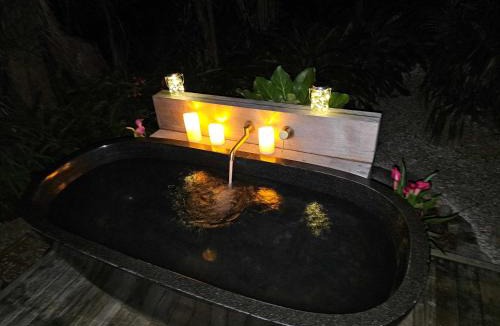 Collingwood Apartment | Tranquil Seaside Retreat for Two - Ever-Changing Estuary Views - Stone Bath & Starry Nights