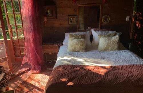 Akaroa Bed & Breakfast | Tree House with Hot Tub